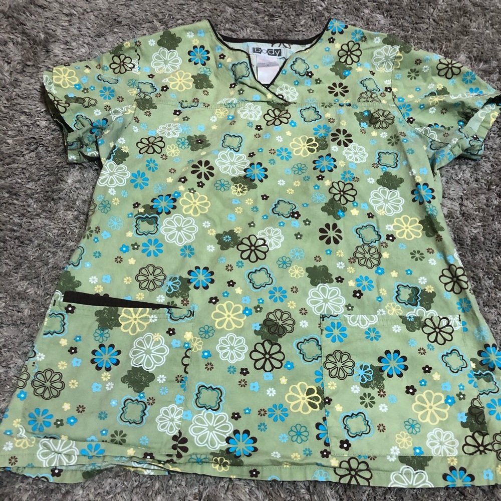 Scrub top size medium